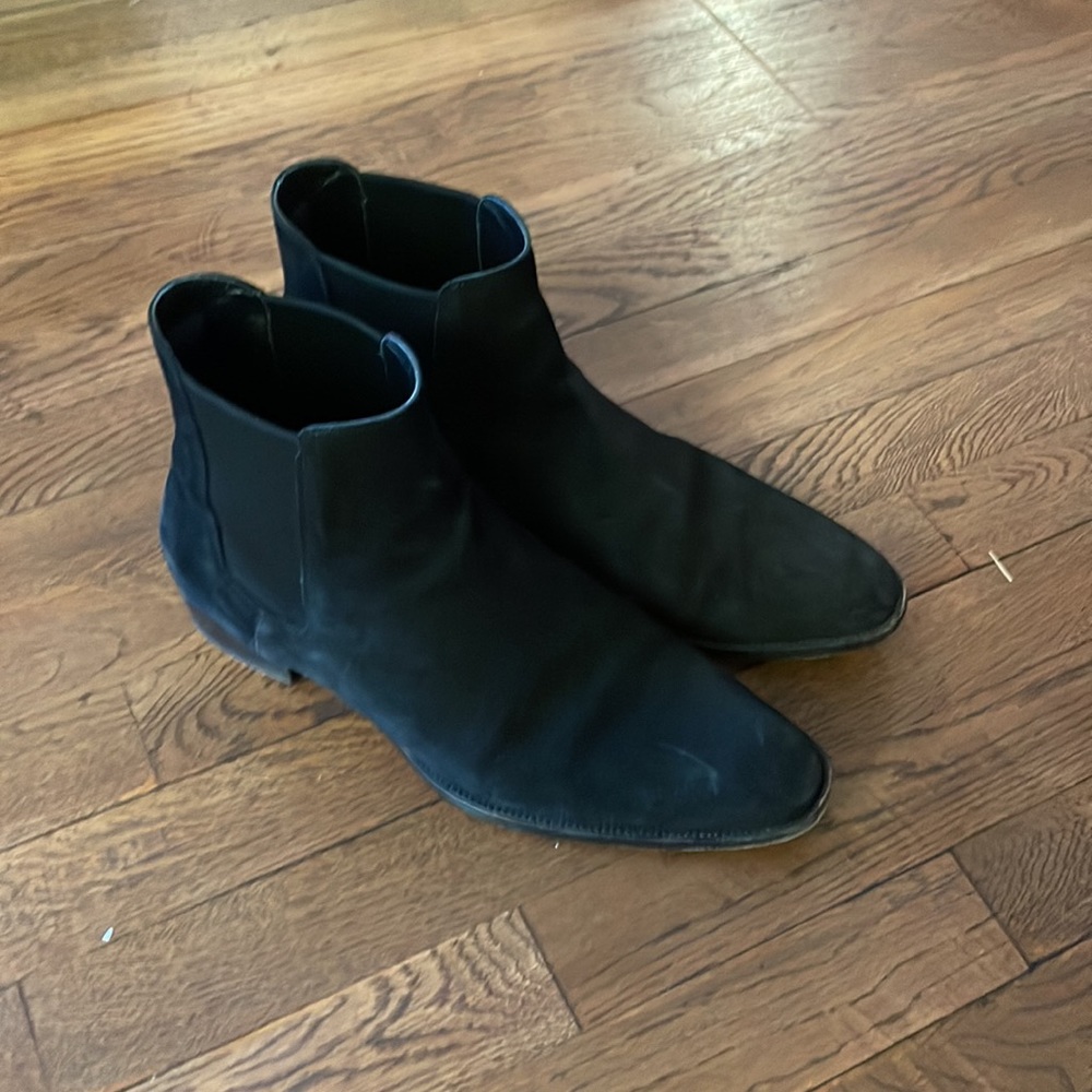 Men’s Saint Laurent Wyatt Chelsea Boot in Suede Black - Picture 2 of 4